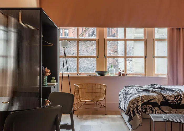 Whitworth Locke 4* Manchester