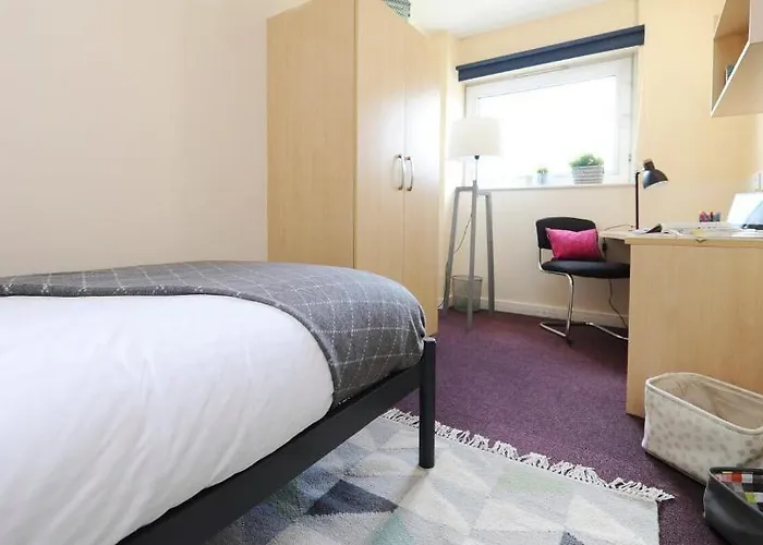 John Lester And Eddie Colman Courts In Salford Apartment *