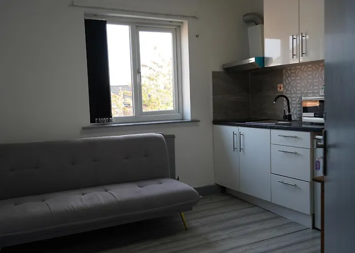 Hills View * Manchester