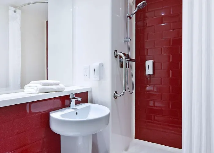 Travelodge Salford Quays 3* מנצ'סטר