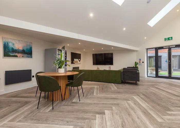 Riverside House By Utdm * Mánchester