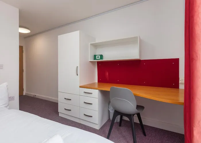 Riverside House By Utdm * Mánchester