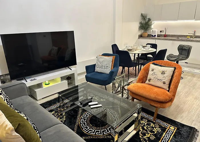 Mega7 Spacious 2bedroom Apartment, 2 Bathrooms, Balcony&secure Parking Mánchester