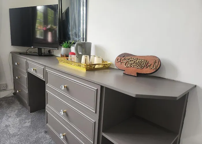 Luxury Free Wifi Old Trafford Homestay