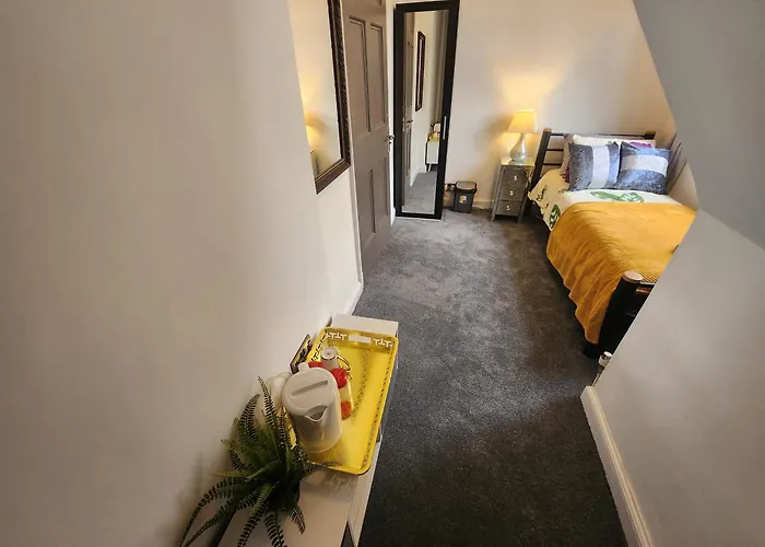 Luxury Free Wifi Old Trafford Homestay