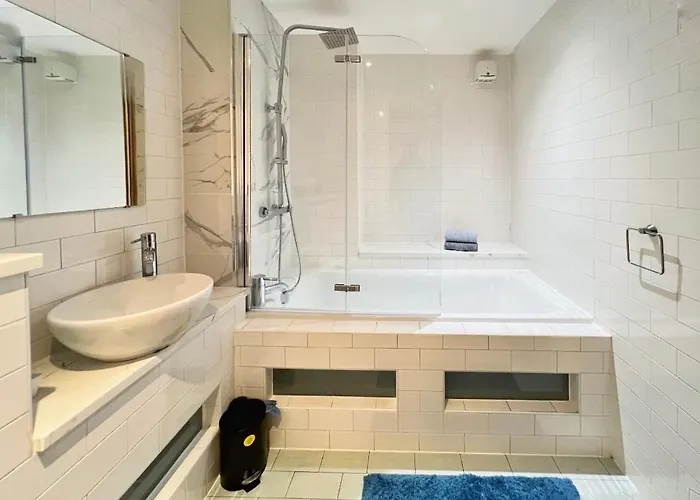 Modern Duplex Centre