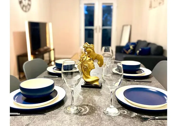 Cozy Two Bed With Juliet Balcony And Free Secure Parking 아파트