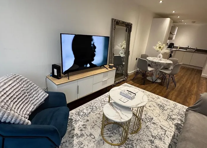 Stylish 2-bed By Cente Daire