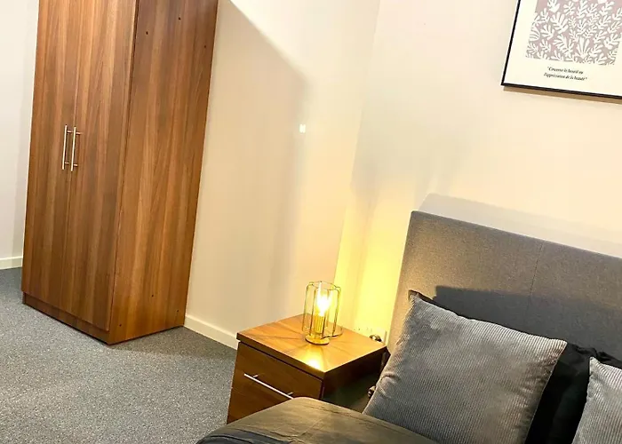 Daire Cozy Two Bed With Juliet Balcony And Free Secure Parking