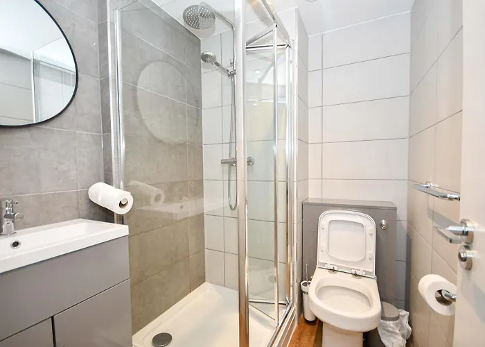Lovely 3bed Flat In W Security *