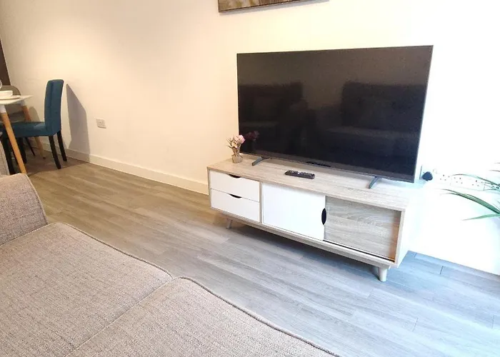 Bee Cosy - Near Train Stations And Shopping Centre With Paid Private Parking, 500mbps Internet And Netflix マンチェスター