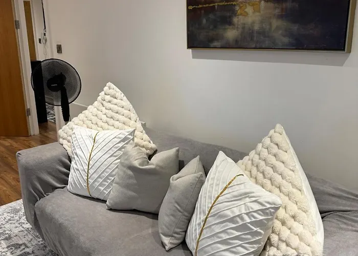 아파트 Stylish 2-bed By Cente