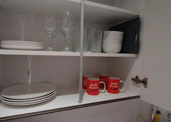 Bee Cosy - Near Train Stations And Shopping Centre With Paid Private Parking, 500mbps Internet And Netflix Apartment