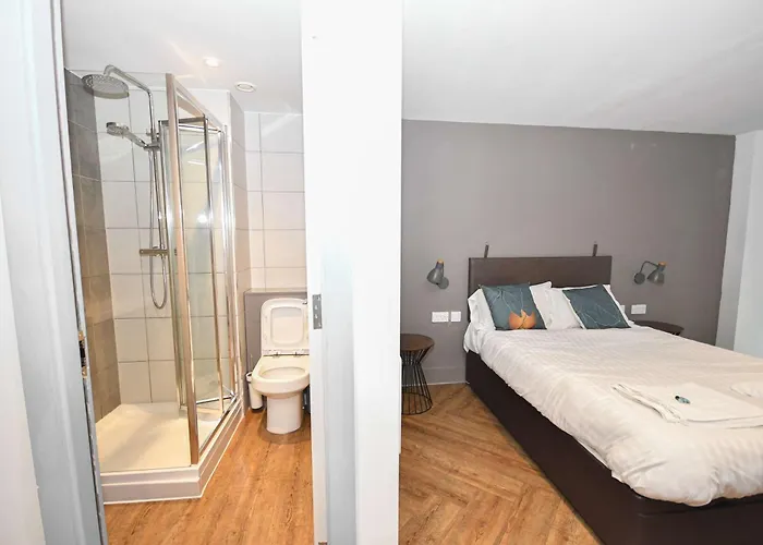 Lovely 3bed Flat In W Security *