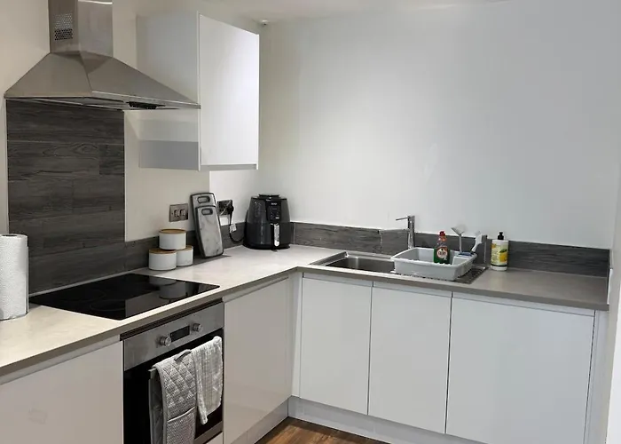 Stylish 2-bed By Cente Daire *