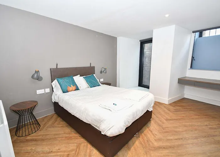 Lovely 3bed Flat In W Security 曼彻斯特