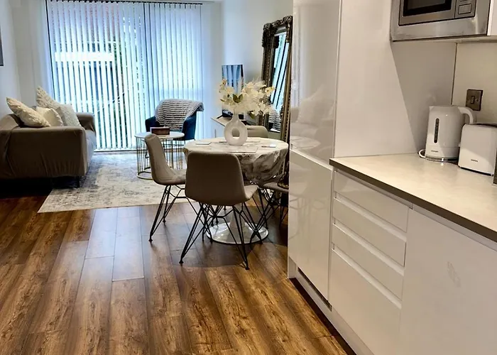 Stylish 2-bed By Cente