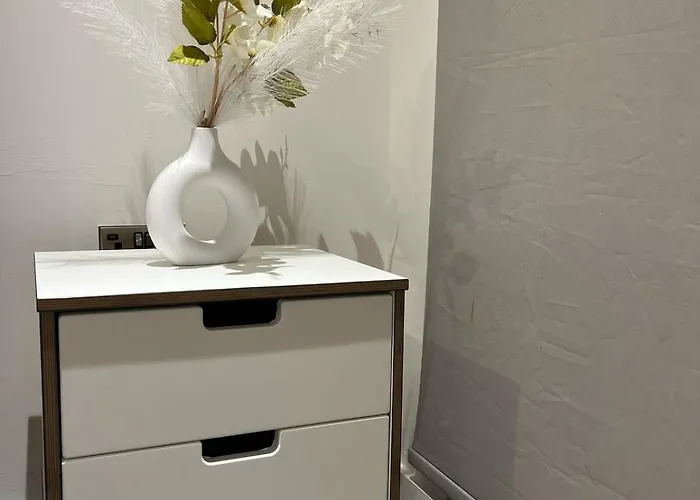 Stylish 2-bed By Cente Daire *