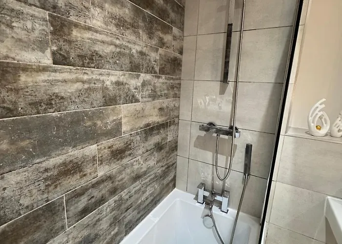 Stylish 2-bed By Cente Daire