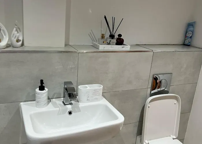 Stylish 2-bed By Cente Daire