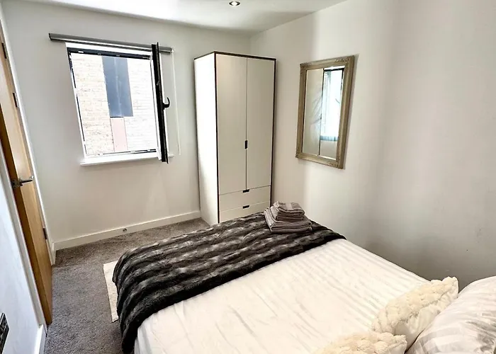 Stylish 2-bed By Cente * Manchester