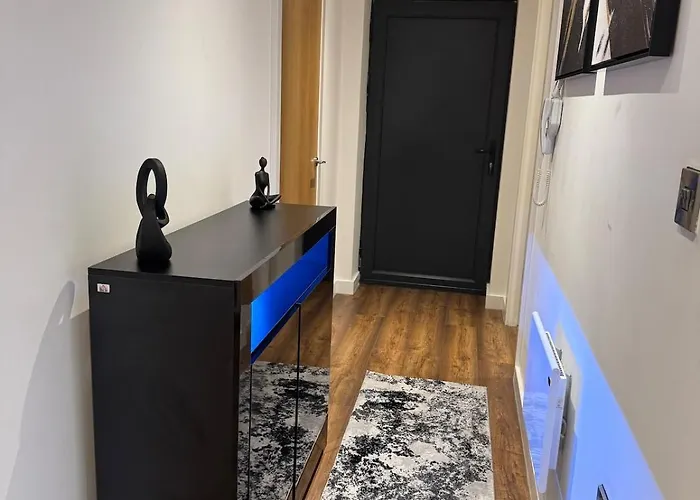 Апартаменты Stylish 2-bed By Cente *