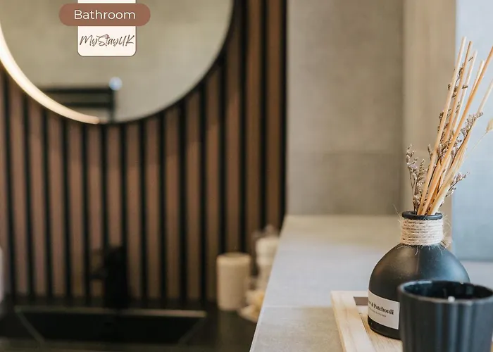 Dom wakacyjny Spacious 3Br House By Mystayuk Short Lets & Serviced Accommodation Manchester Perfect For Contractors With Free Wifi & Free Parking Manchester