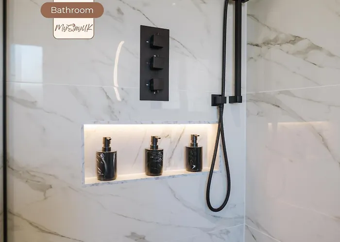 Tatil Evi 3br House By Mystayuk Short Lets & Serviced With Free Parking & Contractor *