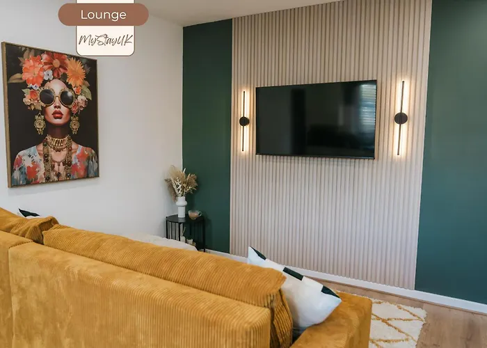 Сasa de vacaciones 3br House By Mystayuk Short Lets & Serviced With Free Parking & Contractor *