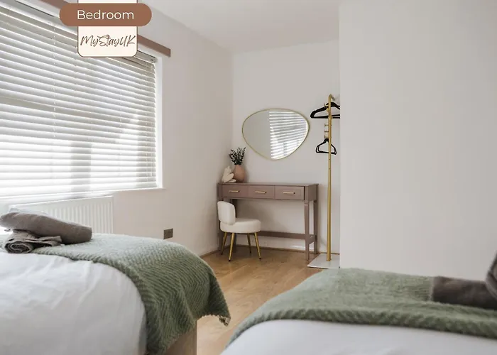 Tatil Evi 3br House By Mystayuk Short Lets & Serviced With Free Parking & Contractor