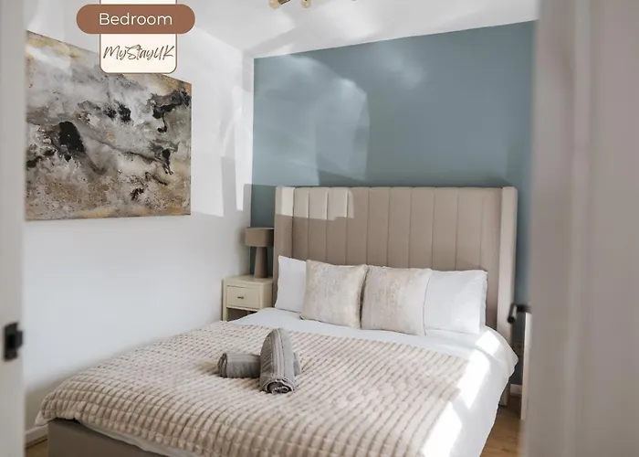 Modern City-Centre Home | Sleeps 12 | Free Parking * Manchester