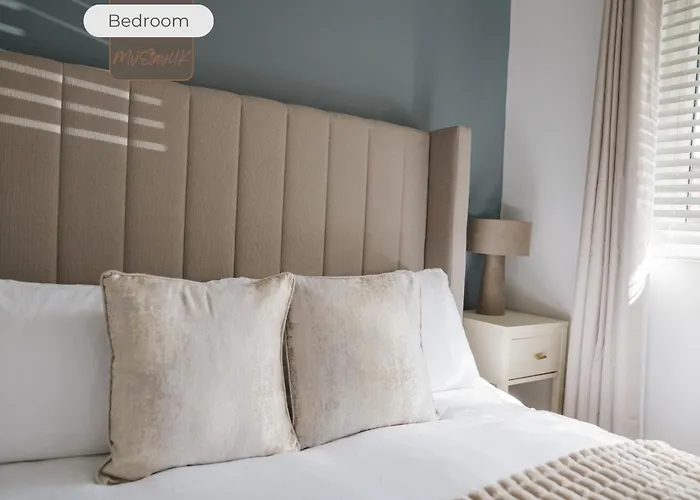 Spacious 3Br House By Mystayuk Short Lets & Serviced Accommodation Manchester Perfect For Contractors With Free Wifi & Free Parking