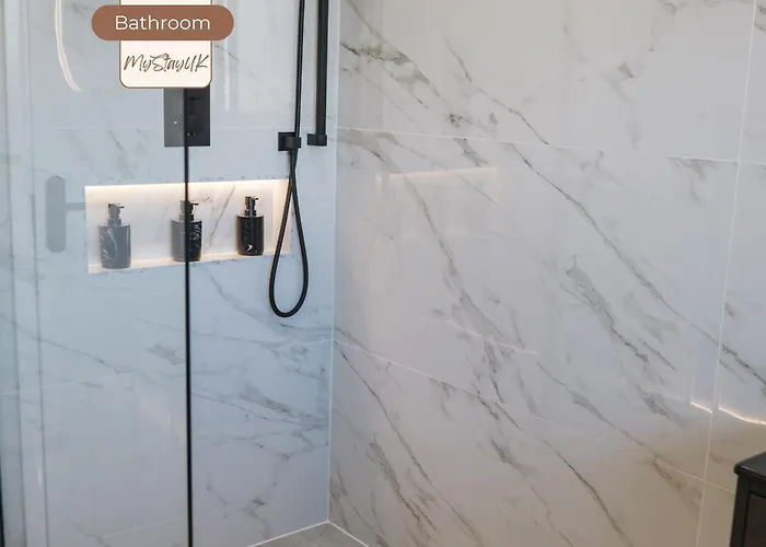 Spacious 3Br House By Mystayuk Short Lets & Serviced Accommodation Manchester Perfect For Contractors With Free Wifi & Free Parking 펜션 맨체스터