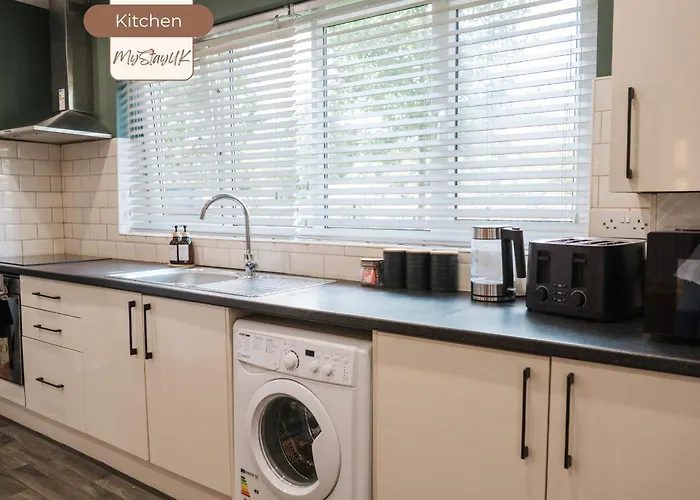 Modern City-Centre Home | Sleeps 12 | Free Parking * Manchester