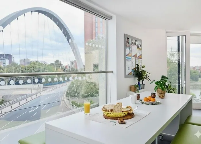 Dunham Halls Met Manchester