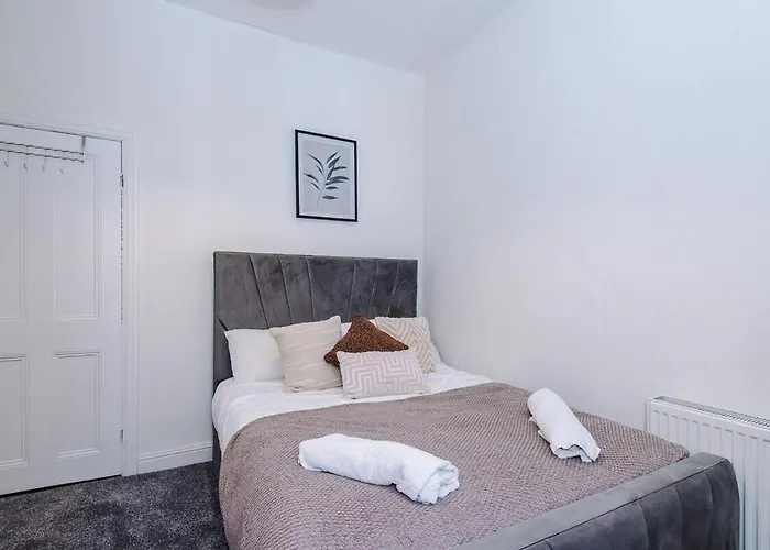 Oldtrafford - Sleeps 6 - Free Parking - Free Wifi 펜션