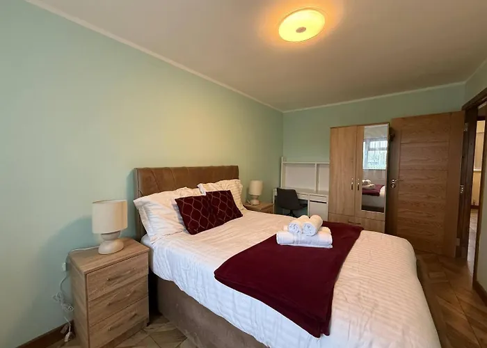 Tatil Evi Near Old Trafford Modern 4br House For 7 Guests *