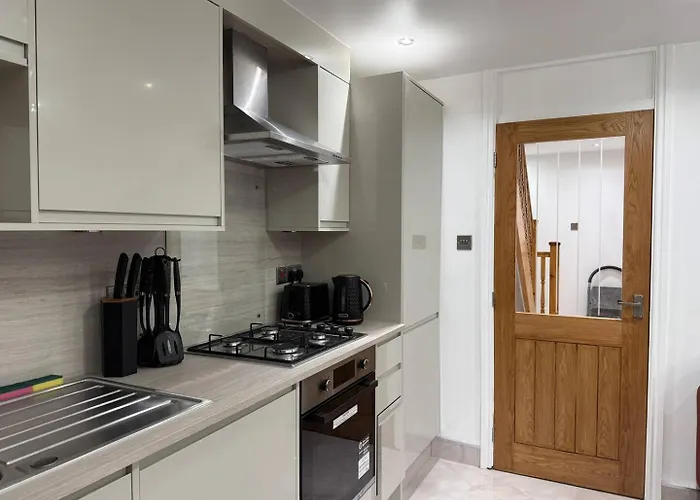 בית נופש Modern & Bright 3br Near Ctr!