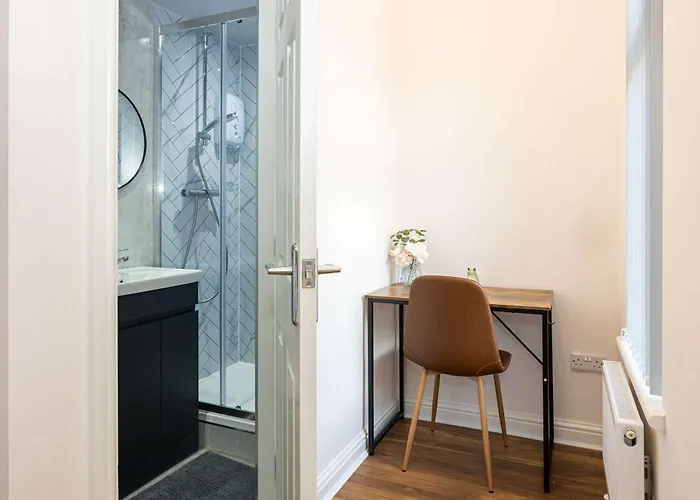 The Groves 4- Close To Mri, Centre & Uni Holiday home Manchester