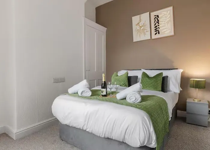 Tatil Evi Family - Sleeps 6 - Garden - Parking *