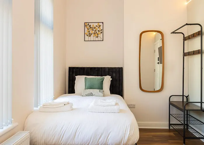 The Groves 4- Close To Mri, Centre & Uni Holiday home Manchester