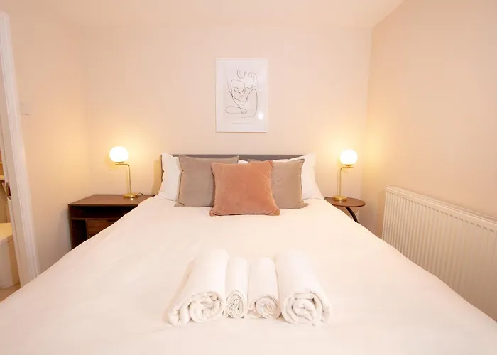 Cosy 4br House, West Didsbury, Bars And Restaurants Close By, Free Parking, Sleeps 8 Дом отдыха