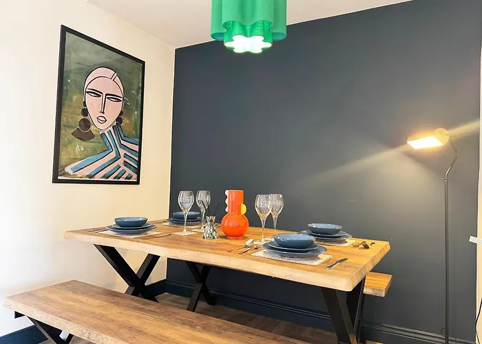 Family & Pet-friendly 5pp, Parking, 20 Min To Manchester