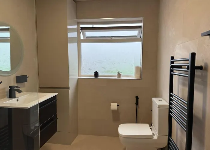 Spacious 4br Near Old Trafford Sleeps 7! *