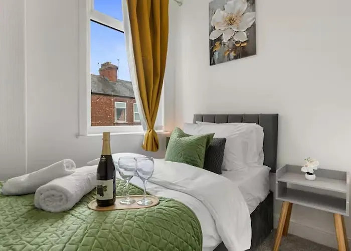 Holiday home Family - Sleeps 6 - Garden - Parking