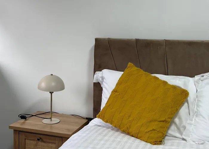 Modern & Bright 3br Near Ctr! בית נופש מנצ'סטר