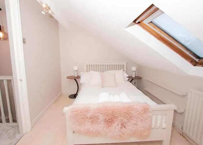 Cosy 4br House, West Didsbury, Bars And Restaurants Close By, Free Parking, Sleeps 8 Сasa de vacaciones