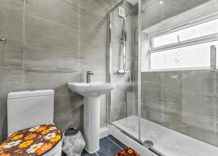 Casa vacanze 3 Bedroom House 4 Beds Free Parking 2sd Manchester