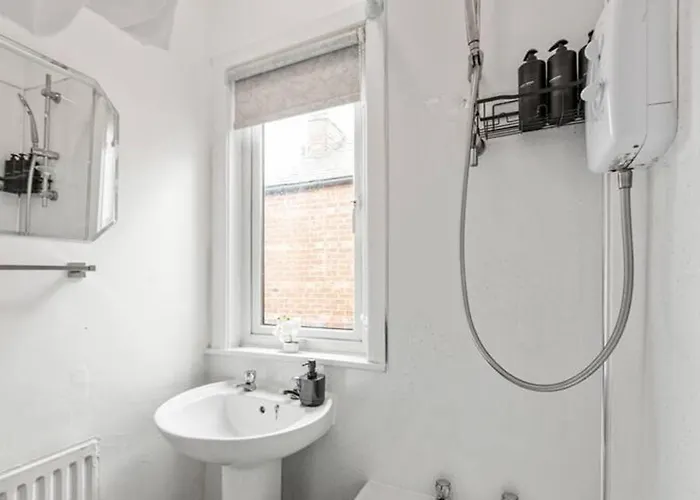 Family - Sleeps 6 - Garden - Parking *