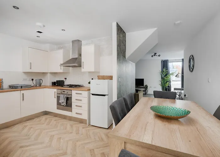 Tatil Evi Chic 3bd Abode With Pool Table - Etihad - Coop Live - Free Parking Manchester